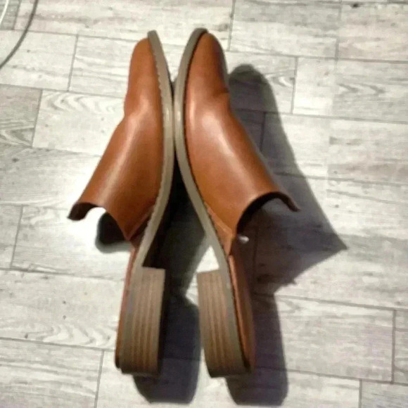 Universal Threads mules tan size 7.5 - Picture 5 of 7